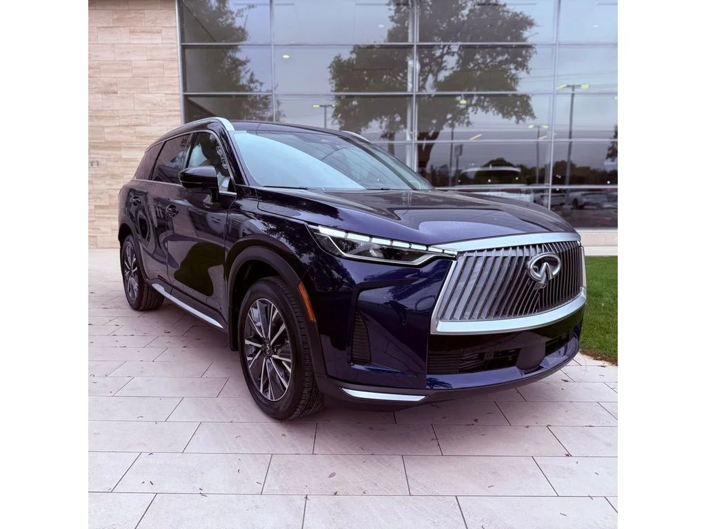 New 2026 Grand Blue INFINITI Luxe FWD image 4