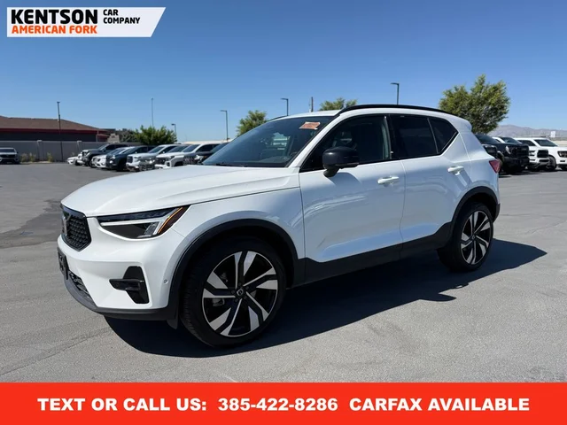 2025 Volvo XC40 B5 Plus Dark Theme