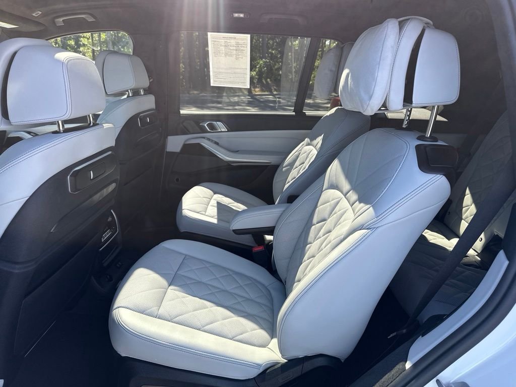 Used 2026 Mineral White Metallic BMW xDrive40i image 27