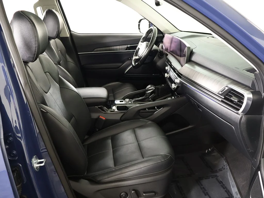 Used 2023 Black Kia SX image 38