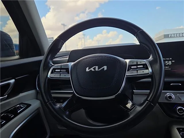 Used 2025 Midnight Lake Blue KIA S Front-Wheel Drive image 15