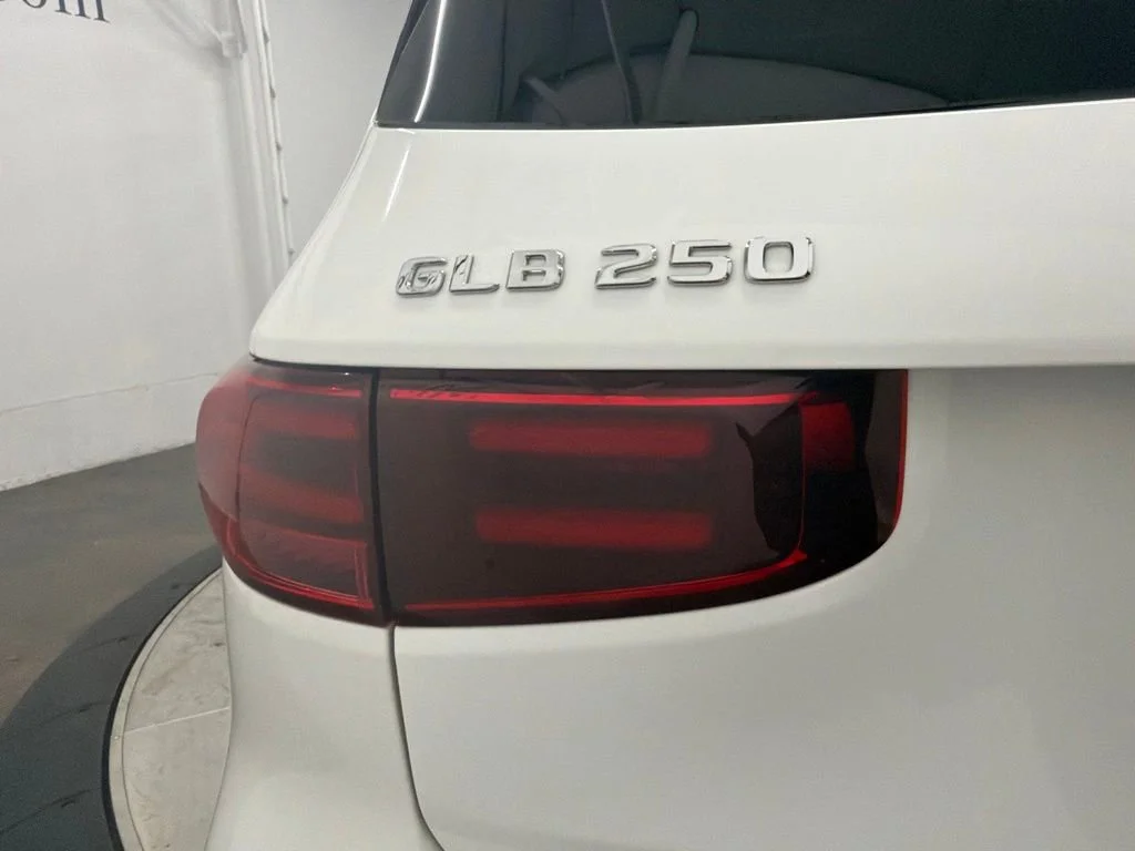 New 2026 White Mercedes-Benz GLB 250 image 11