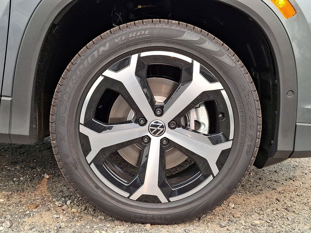 New 2026 Gray Volkswagen 2.0T SE image 5