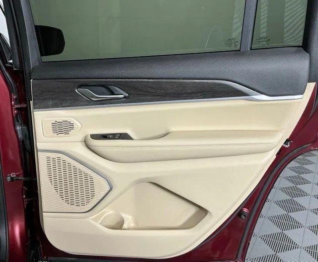 Used 2021 Velvet Jeep Limited image 23