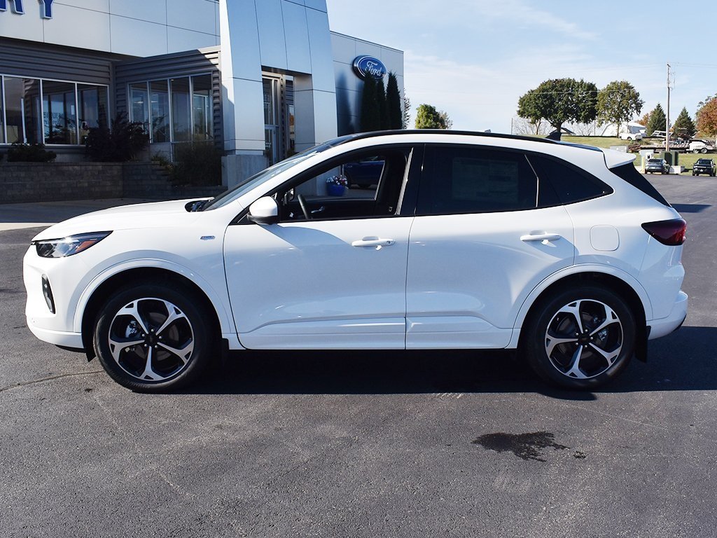 2026 Ford Escape Hybrid ST-Line Elite photo 2