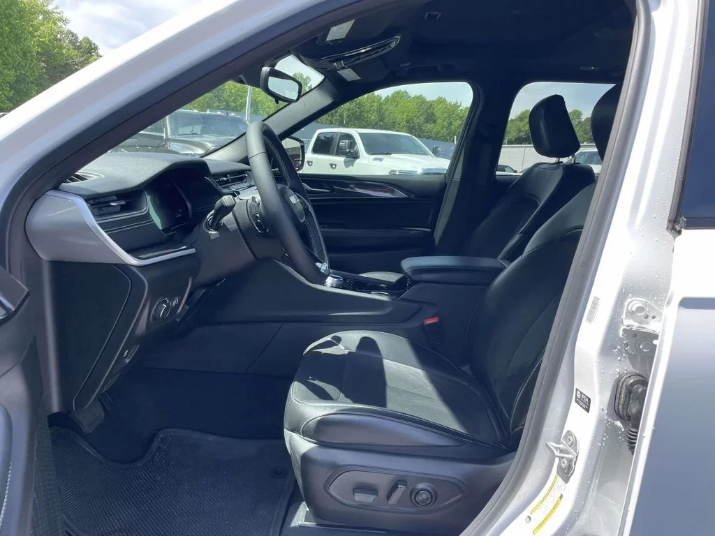 Used 2023 White Jeep Altitude X image 25