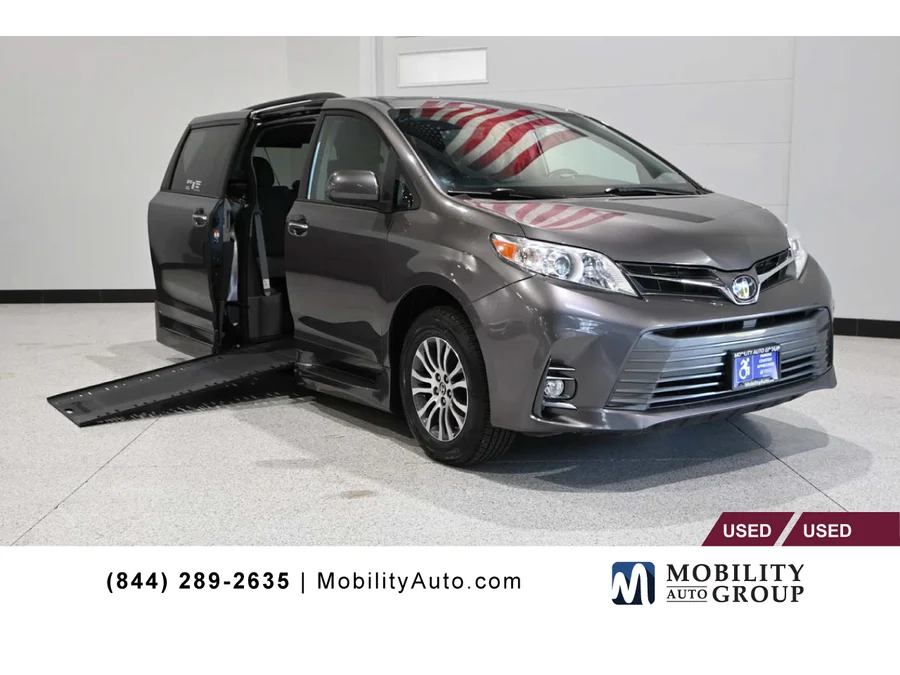 Used 2020 GRAY Toyota XLE Mobility Handicap Van image 1