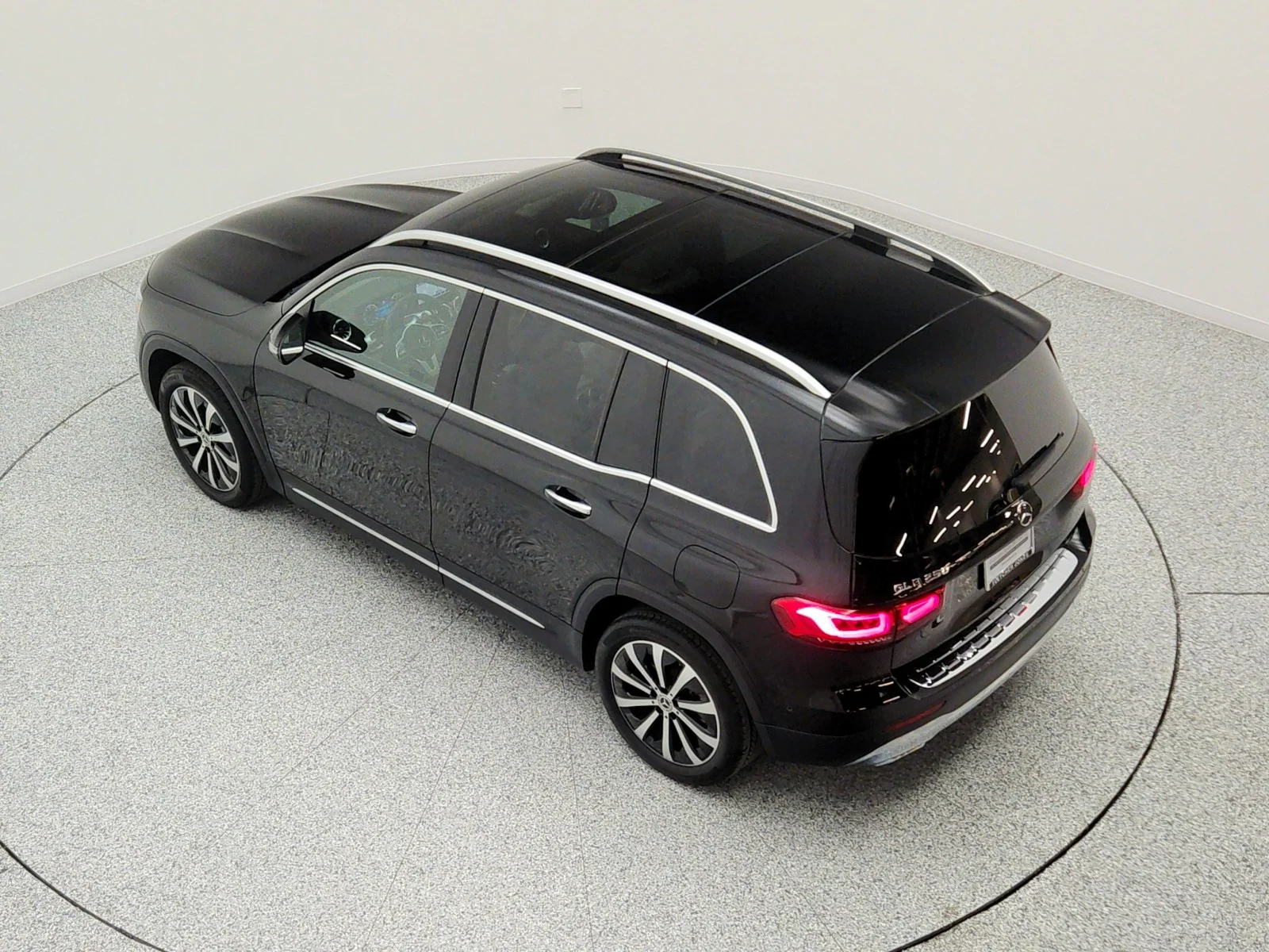 Used 2023 Night Black Mercedes-Benz GLB 250 SUV image 29