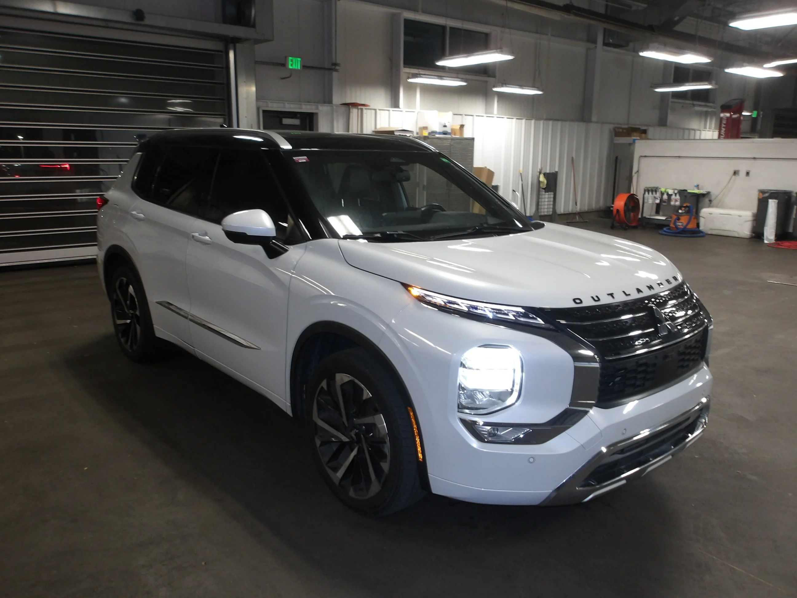 Used 2023 White Mitsubishi  image 2