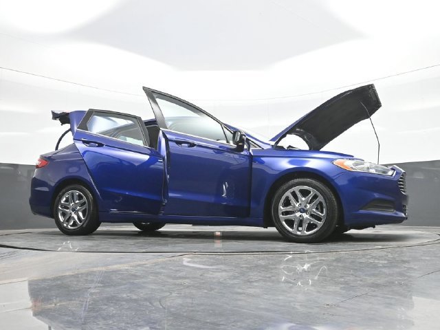 Used 2016 Blue Ford SE image 31
