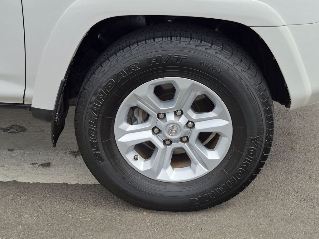 Used 2016 White Toyota SR5 image 30