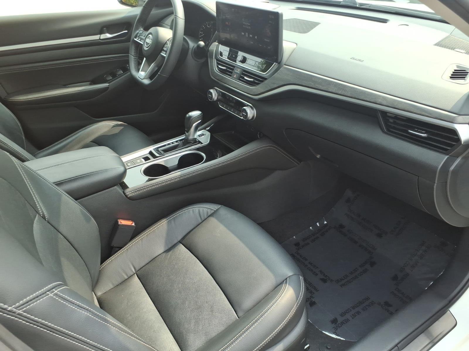 Used 2023 Pearl White Tricoat Nissan 2.5 SL image 24