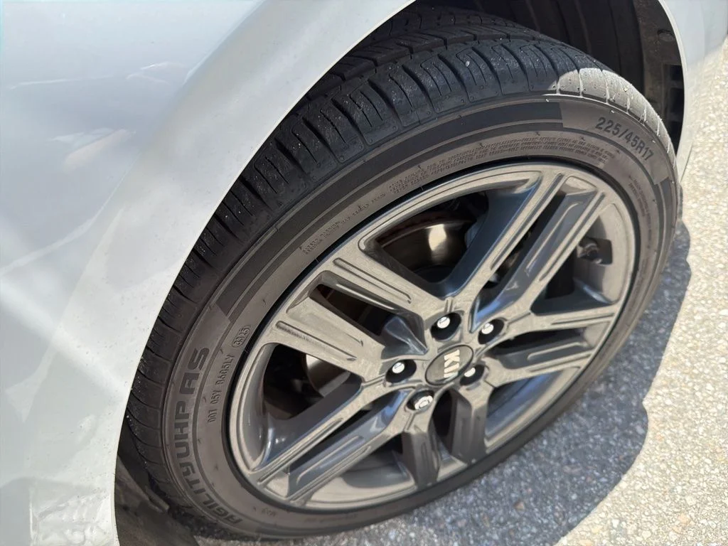 Used 2021 White Kia GT-Line image 10