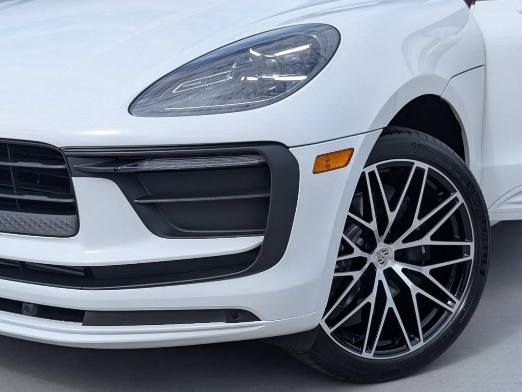 2026 Porsche Macan T - Photo 10