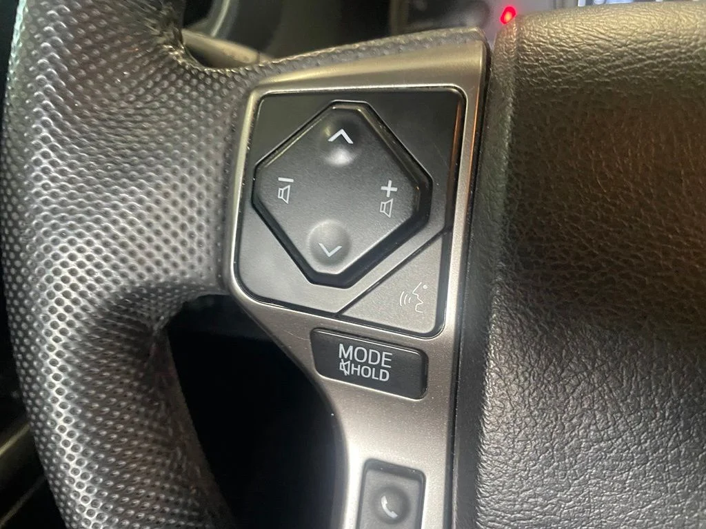 Used 2022 White Toyota SR5 image 12