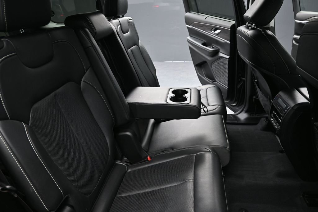 Used 2023 Gray Jeep Limited image 18