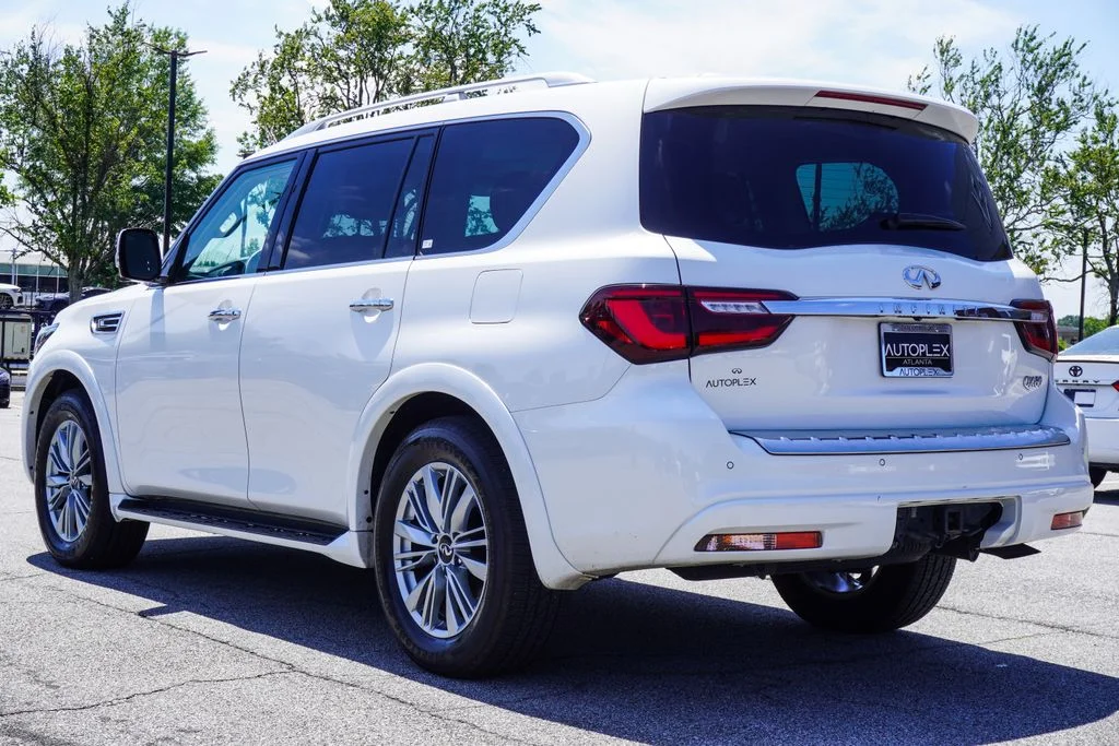 Used 2023 White INFINITI LUXE image 33