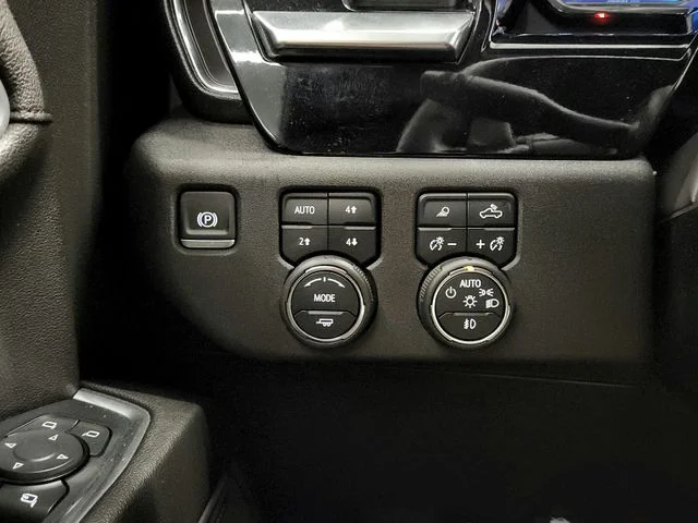 Used 2024 Black Chevrolet High Country image 28