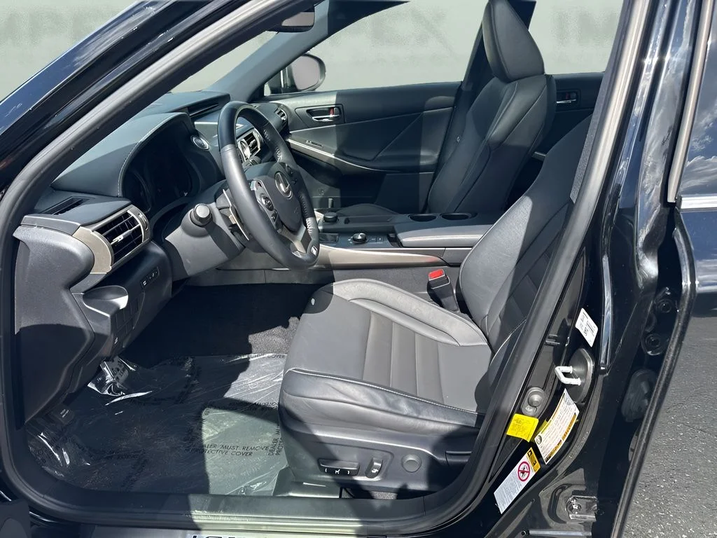 Used 2016 Black Lexus 200t image 9