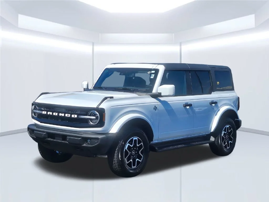 New 2026 White Ford Outer Banks image 2