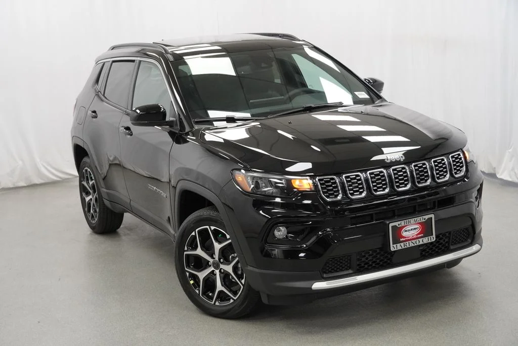 New 2026 Diamond Black Crystal Pearl-Coat Exterior Paint Jeep Limited image 8