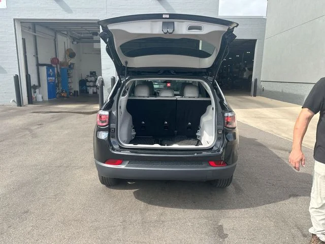 Used 2022 Black Jeep Latitude image 24