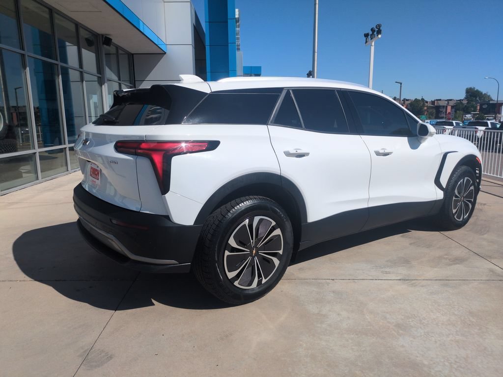 Used 2024 Summit White Chevrolet LT image 5