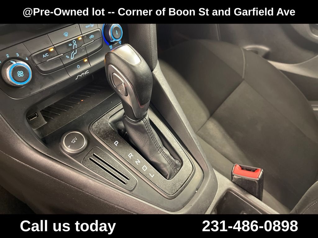 Used 2015 Red Ford SE image 23