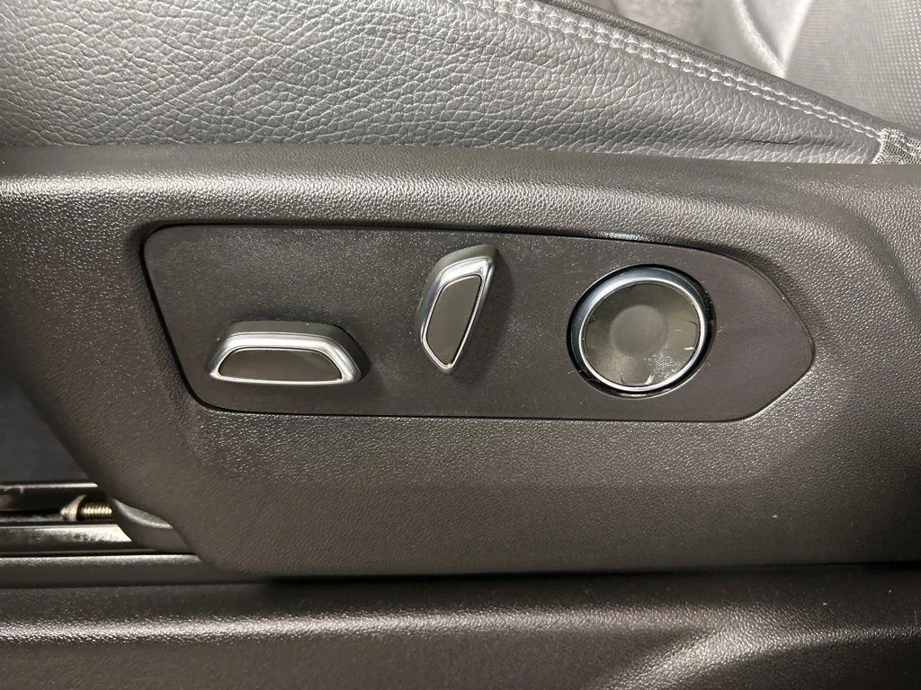 Used 2021 Onyx Black GMC Denali image 8