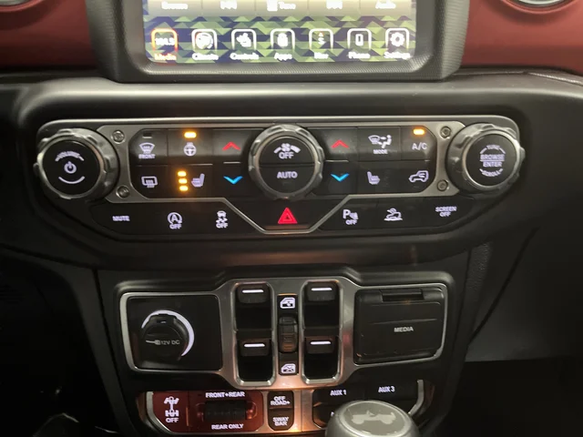 Used 2021 Crystal Metallic Jeep Unlimited Rubicon image 18