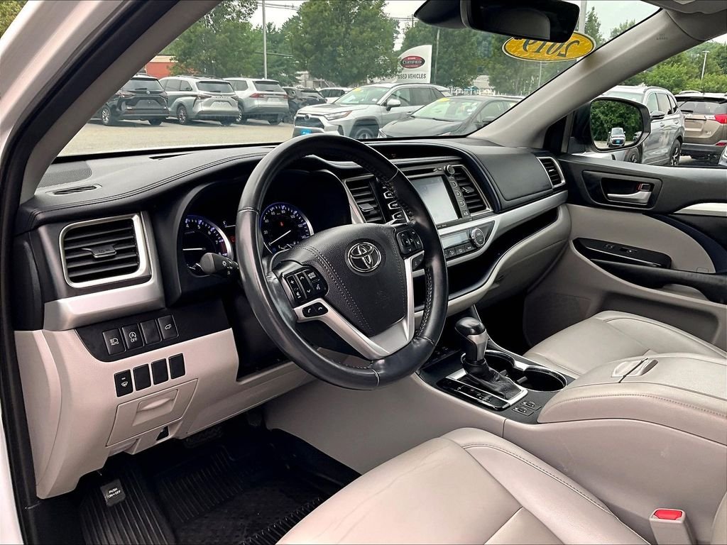 Used 2019 White Toyota XLE image 8