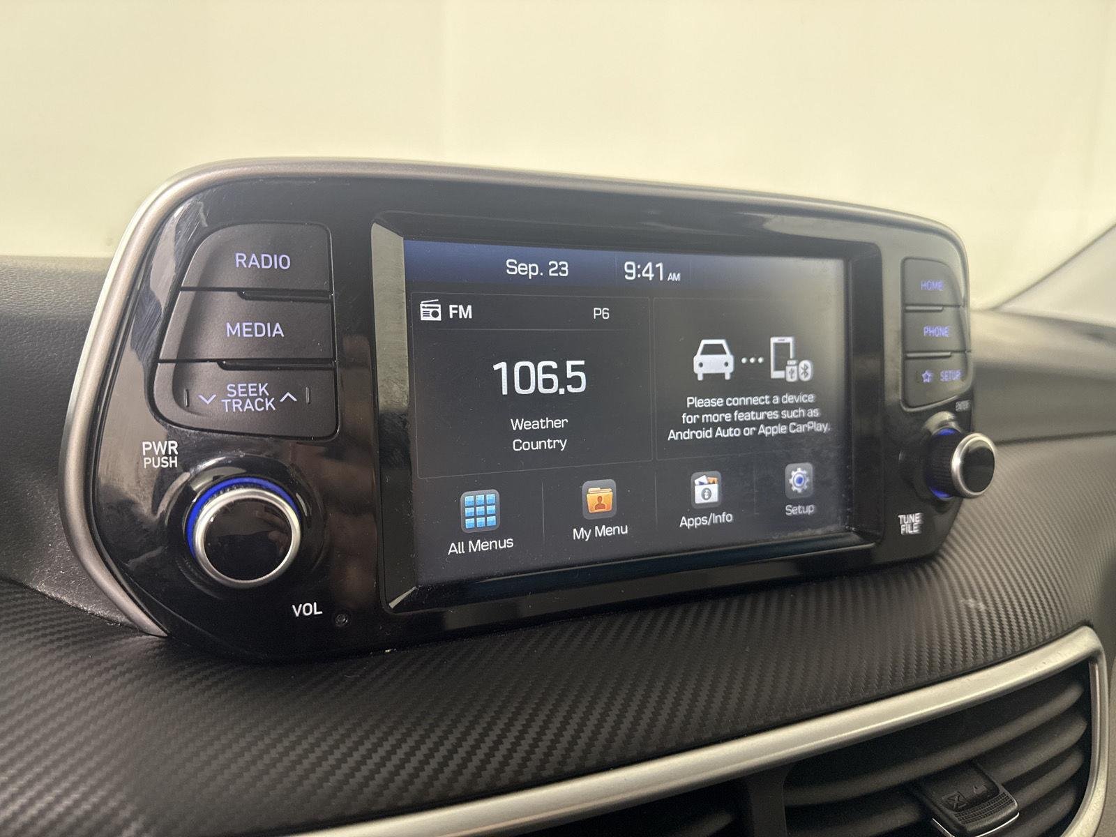 Used 2019 White Pearl Hyundai SE image 17