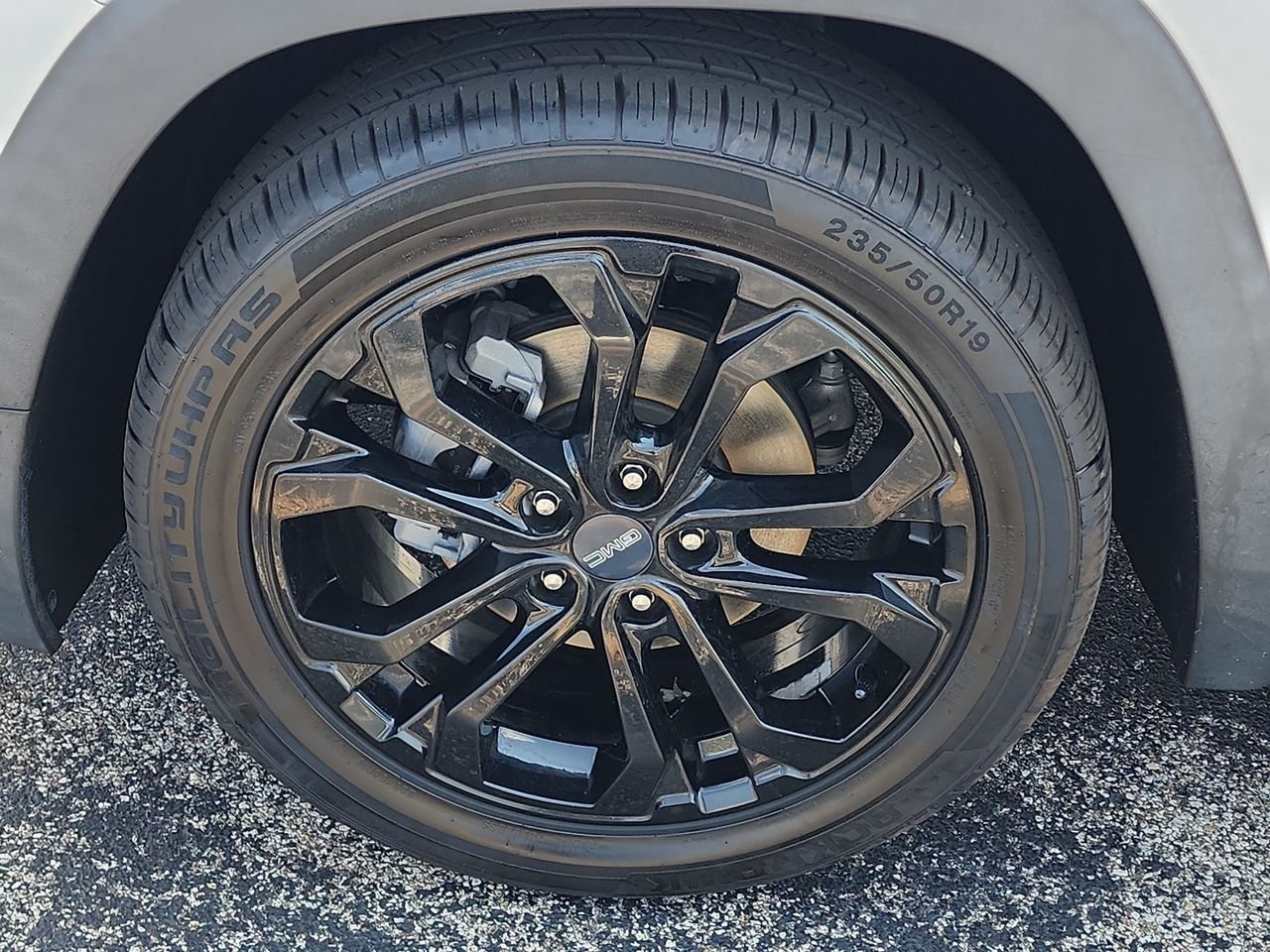 Used 2020 White GMC SLE image 10