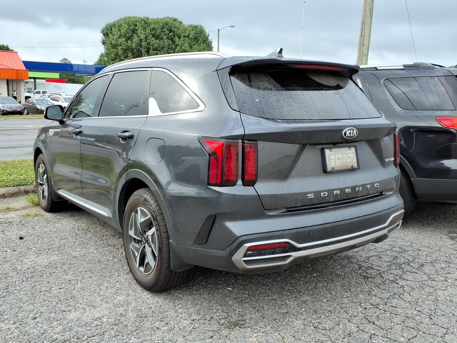 Used 2021 Platinum Graphite Kia EX image 4
