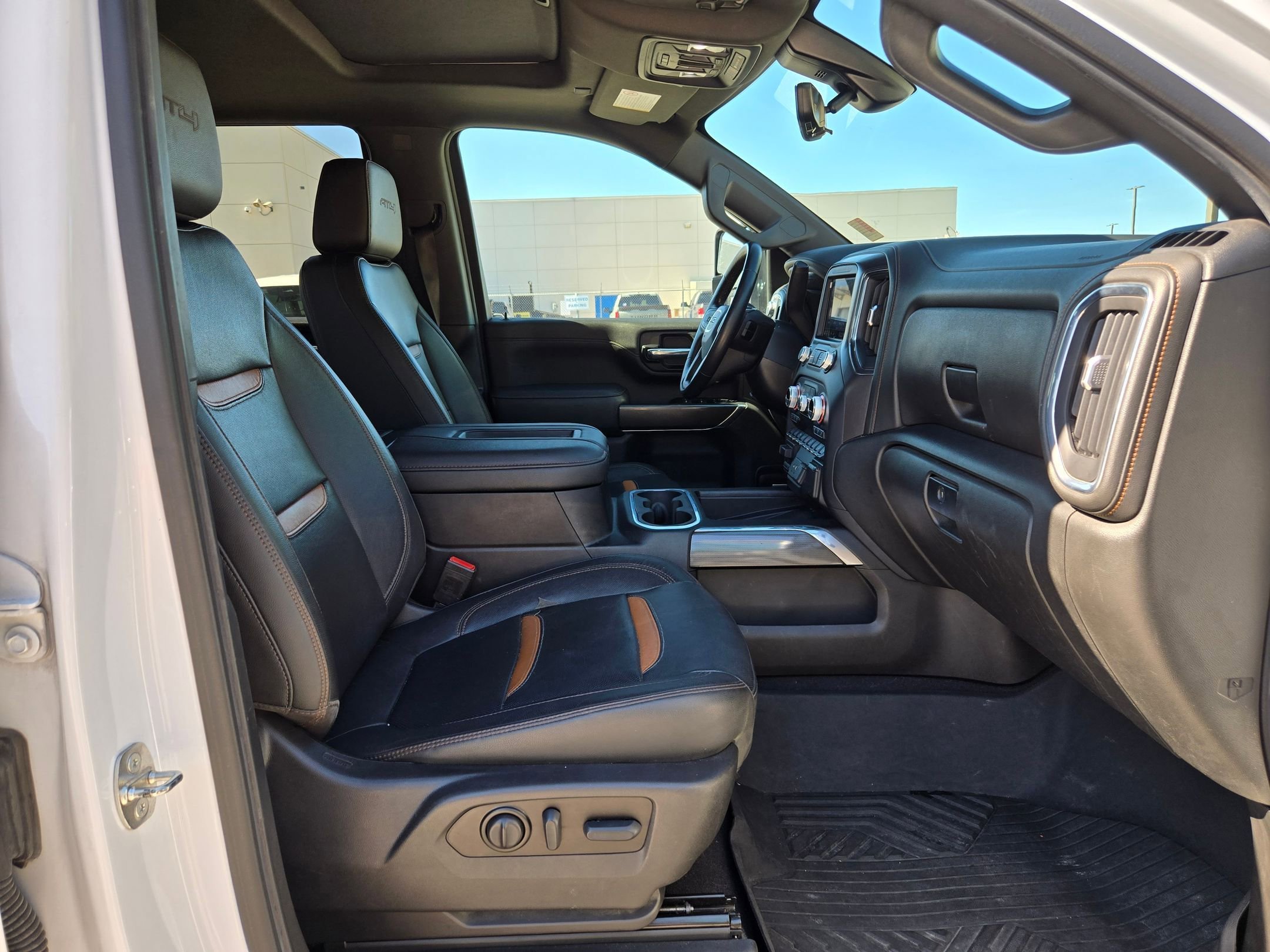 Used 2022 Summit White GMC AT4 image 27