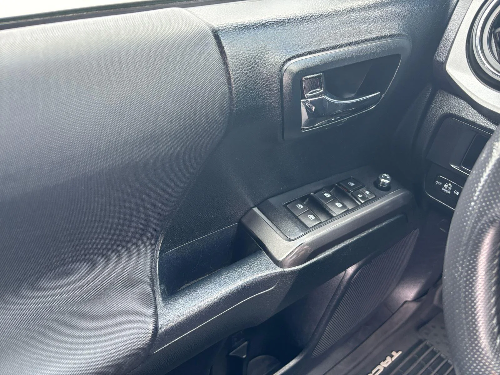 2017 Toyota Tacoma TRD Off Road - Photo 17