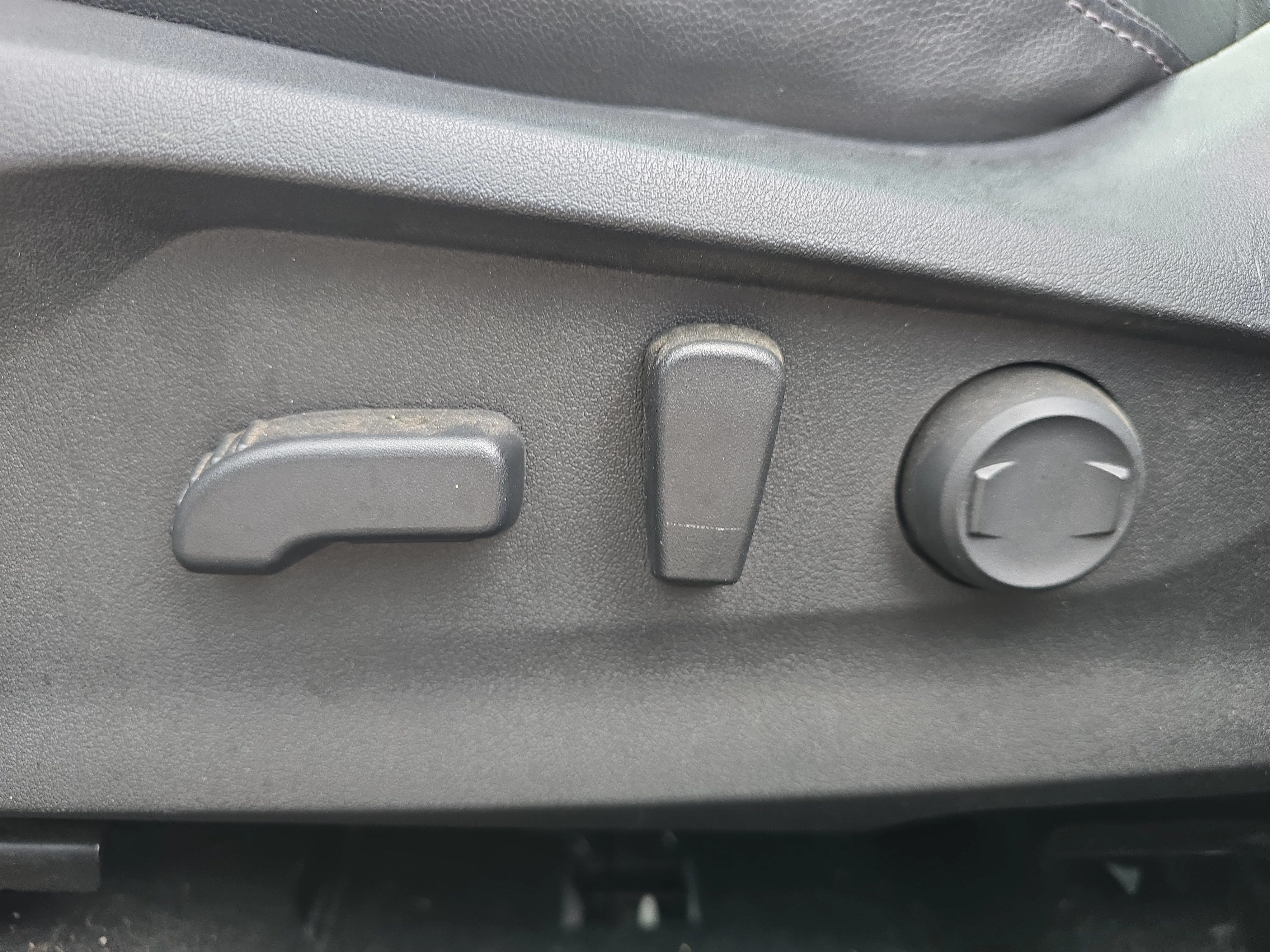 Used 2023 Crystal White Pearl Subaru Limited image 20