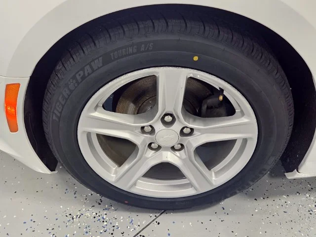 Used 2016 White Chevrolet 2LT image 13