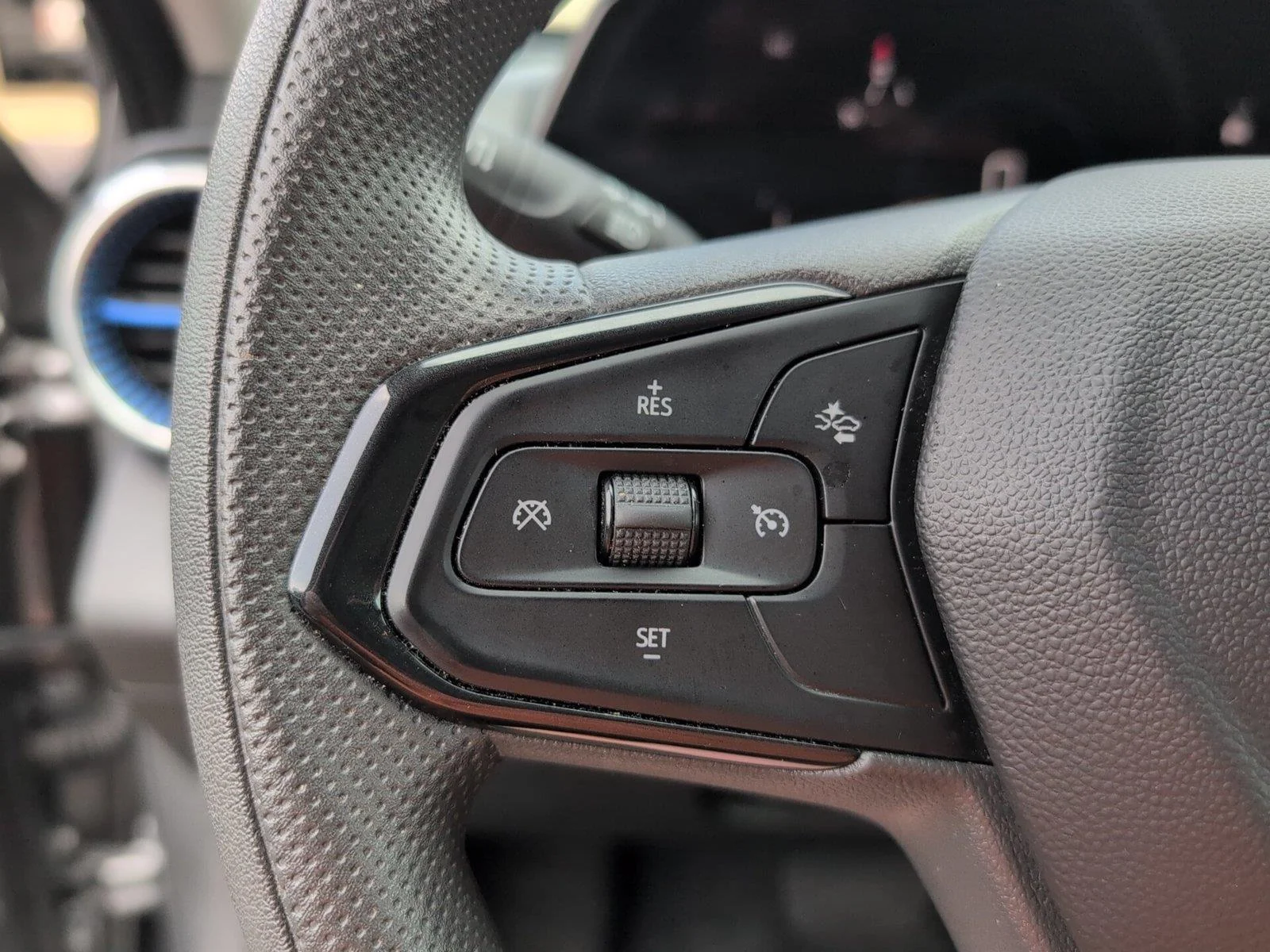 Used 2025 Sterling Gray Metallic Chevrolet LT image 27