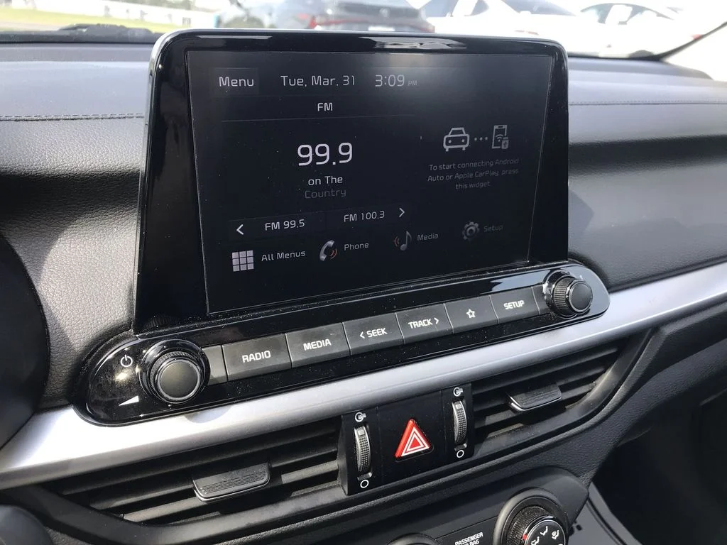 Used 2022 Red Kia LXS image 16