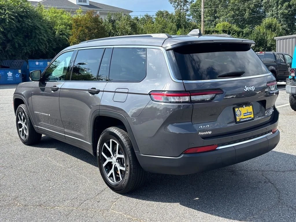 Used 2025 Gray Jeep Limited image 24