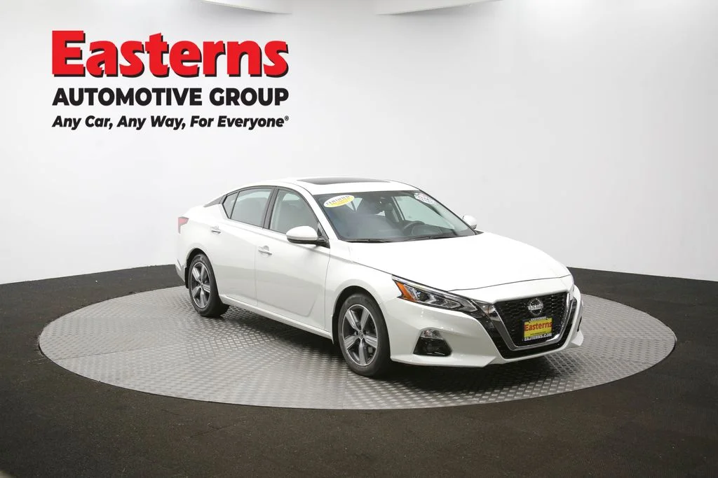 Used 2022 White Nissan 2.5 SL image 48