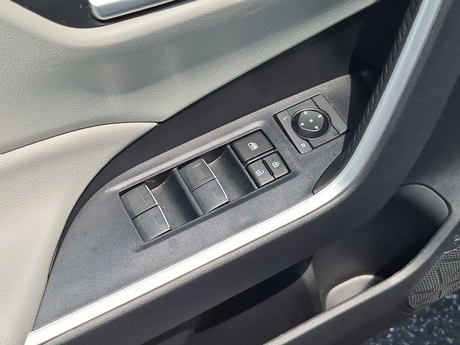 Used 2023 Wind Chill Pearl Toyota XLE Premium image 16