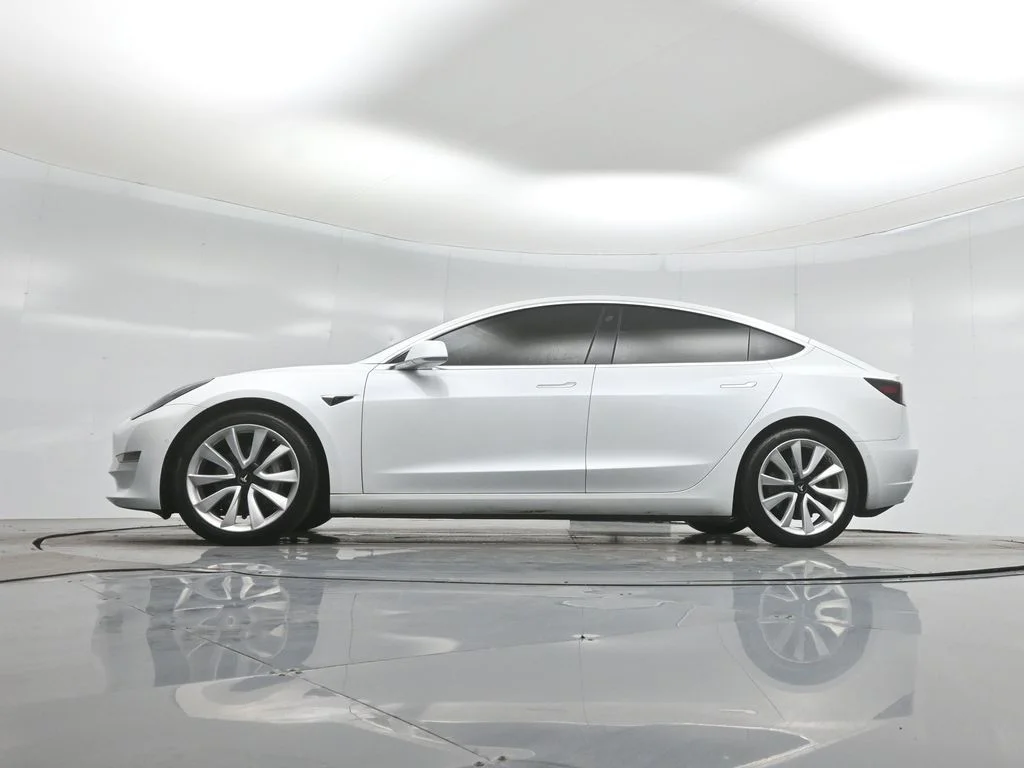 Used 2020  Tesla Standard Range Plus image 46