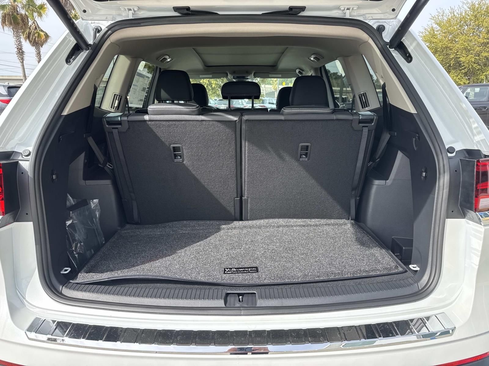 New 2026 White Volkswagen 2.0T SE w/Technology image 6
