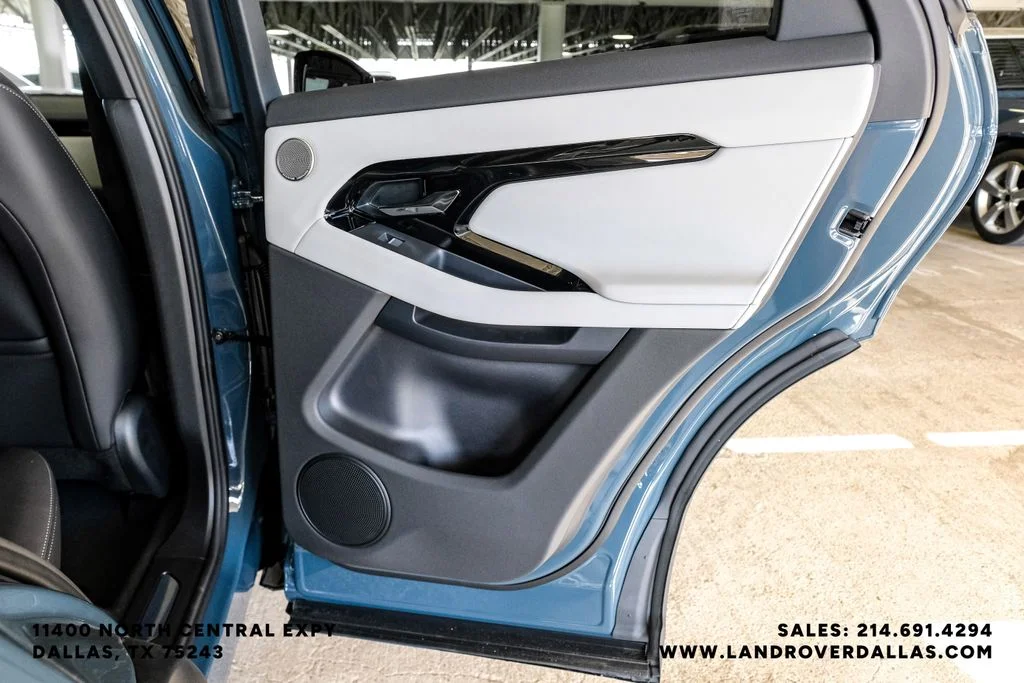 New 2026 Tribeca Blue Metallic Land Rover Hoxton Edition image 45