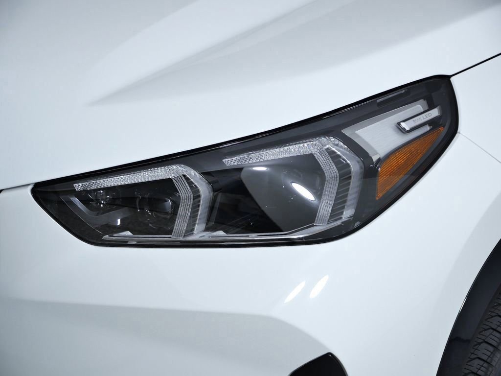 Used 2026 Alpine White BMW xDrive28i image 4