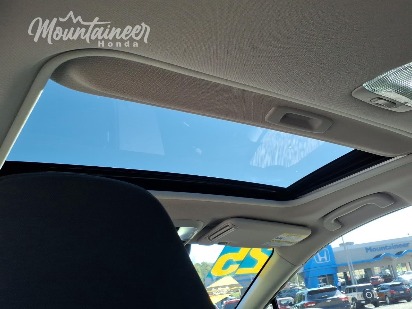 Used 2025 Sapphire Blue Pearl Subaru Premium image 33