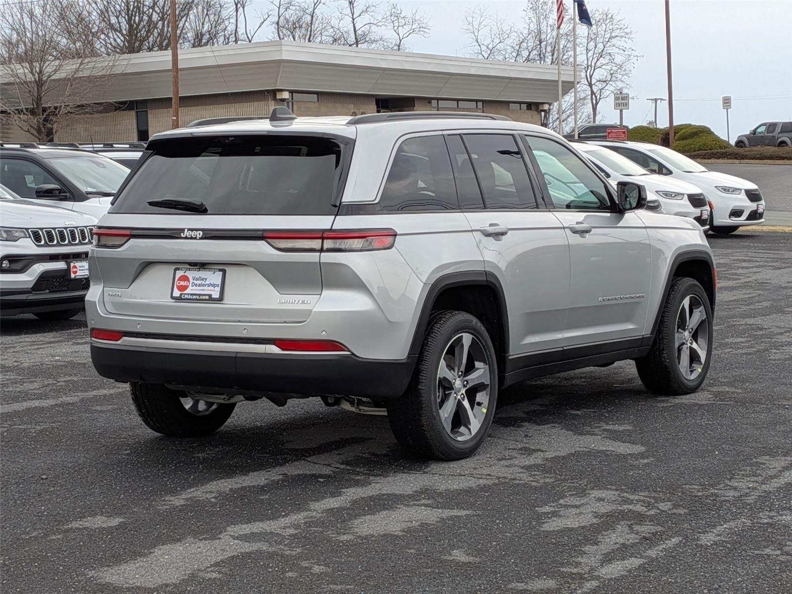 New 2026 Silver Zynith Exterior Paint Jeep Limited image 5