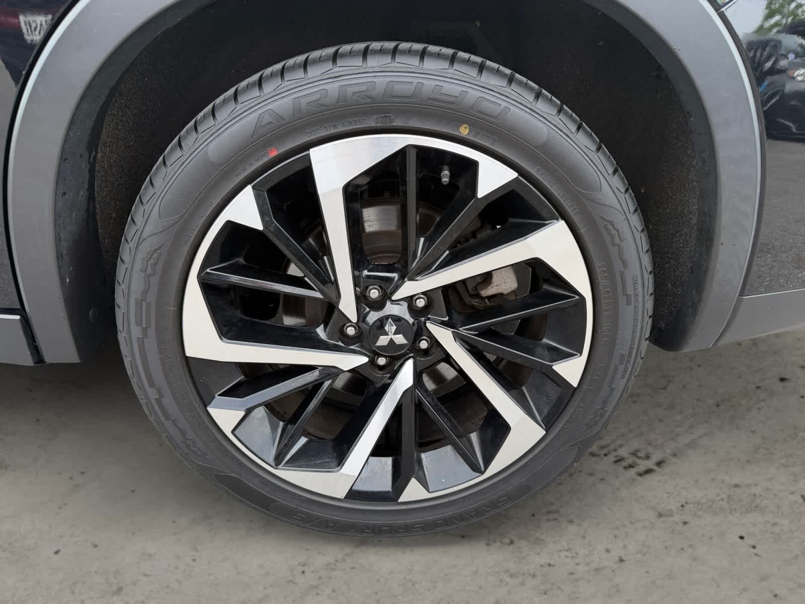 Used 2022 Labrador Black Pearl Mitsubishi SE image 9